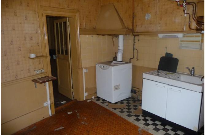POUR INVESTIR IMMEUBLE CENTRE VILLE FELLETIN IDEALEMENT PLACE - B