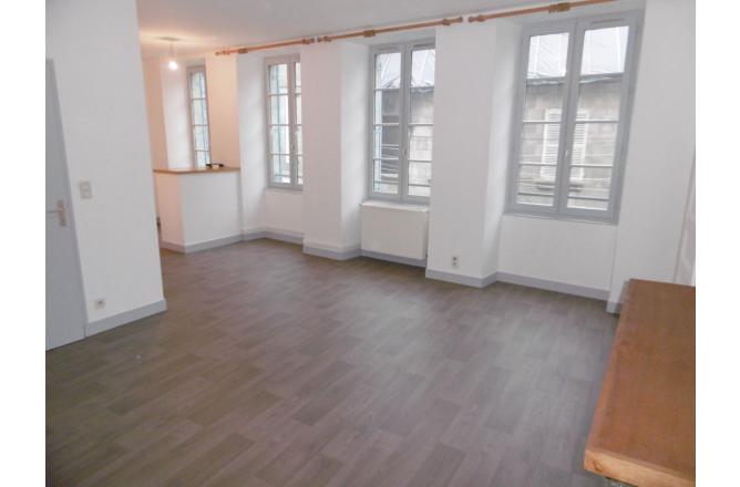Appartement Aubusson 40 m2, 1 pièce principale, une cuisine ouverte équipée - A