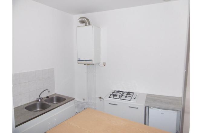 Appartement Aubusson 40 m2, 1 pièce principale, une cuisine ouverte équipée - B