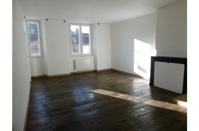 Appartement Aubusson F3 65 m2 Loyer 370 Euros HORS CHARGES - A