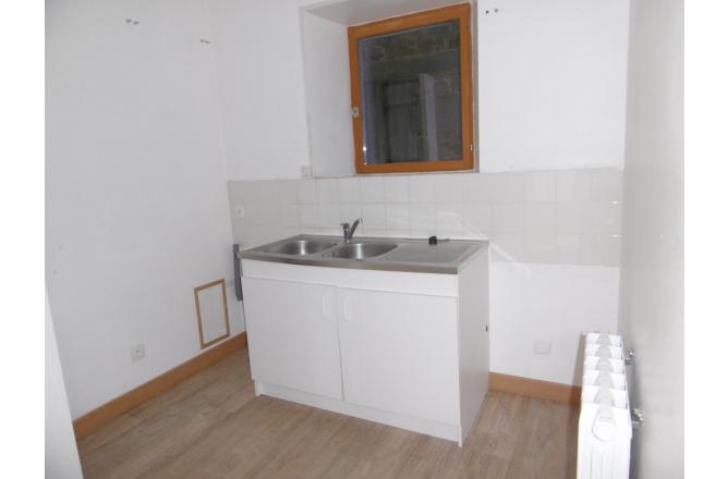 Appartement Aubusson F3 65 m2 Loyer 370 Euros HORS CHARGES - E