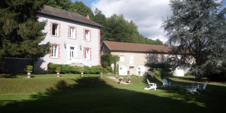 MAISON CONFORTABLE SUR DEUX HECTARES DE TERRAIN