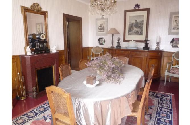 MAISON CONFORTABLE SUR DEUX HECTARES DE TERRAIN - C