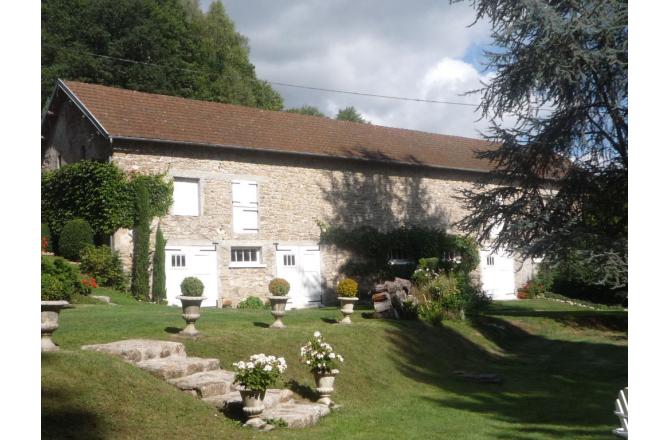 MAISON CONFORTABLE SUR DEUX HECTARES DE TERRAIN - I