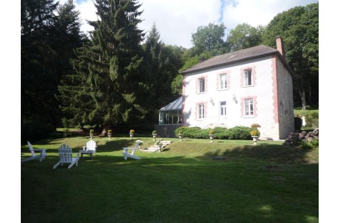 MAISON CONFORTABLE SUR DEUX HECTARES DE TERRAIN - N