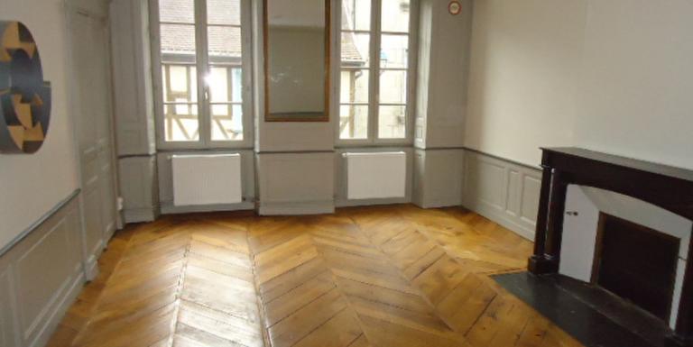 Appartement 3 chambres, grand séjour parquet chêne, SH 101 m2