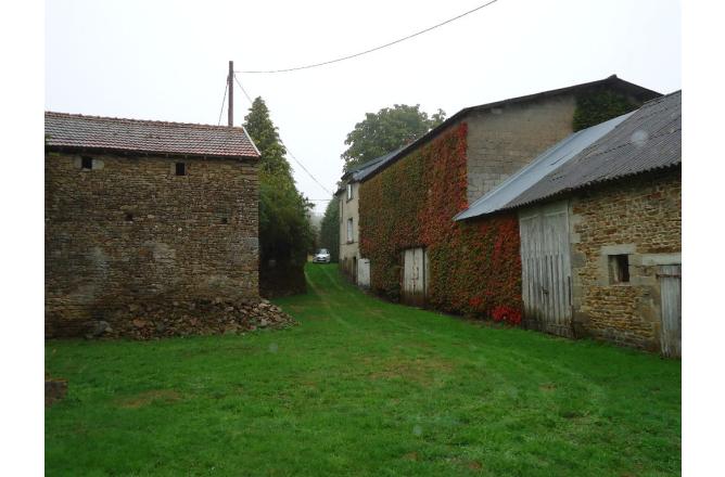 MAISON DANS PARC ARBORE GRANDES DEPENDANCES - B