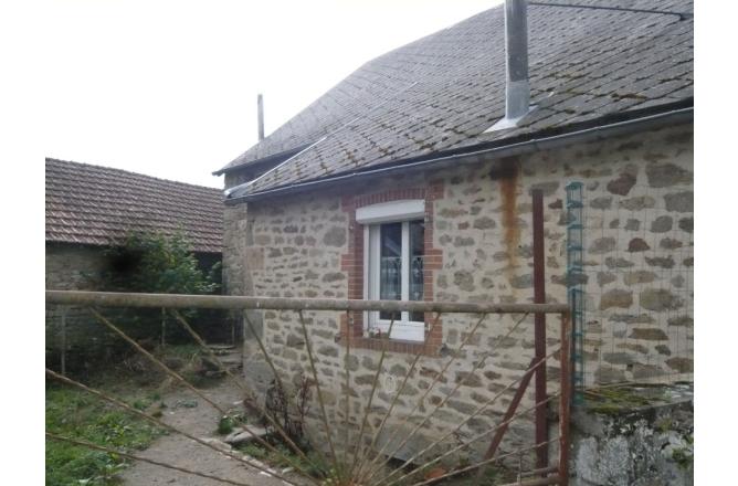 MAISON HABITABLE AVEC COUR ET JARDIN INDEPENDANT - E