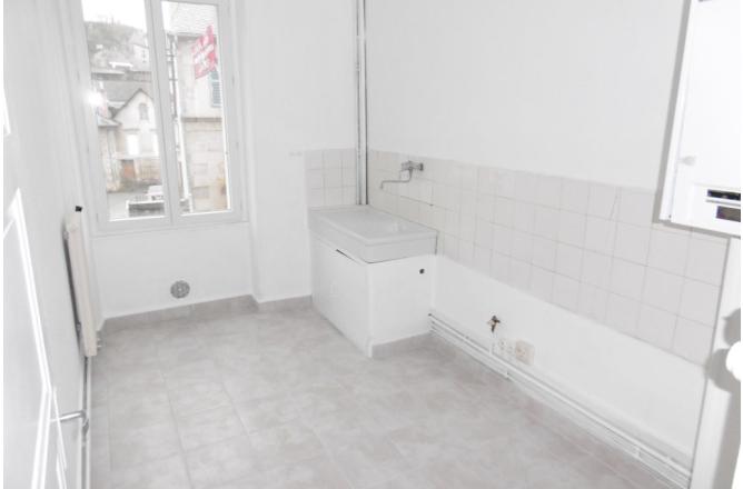 Appartement centre ville AUBUSSON , double vitrage, chauffage gaz de ville.gaz de ville - A