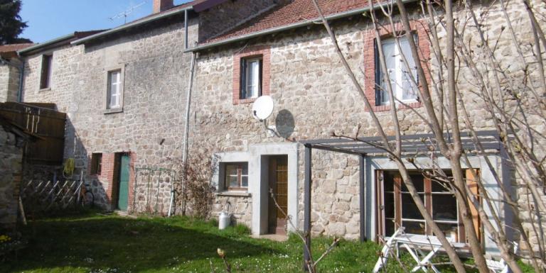 GRANDE MAISON ET PETIT JARDIN