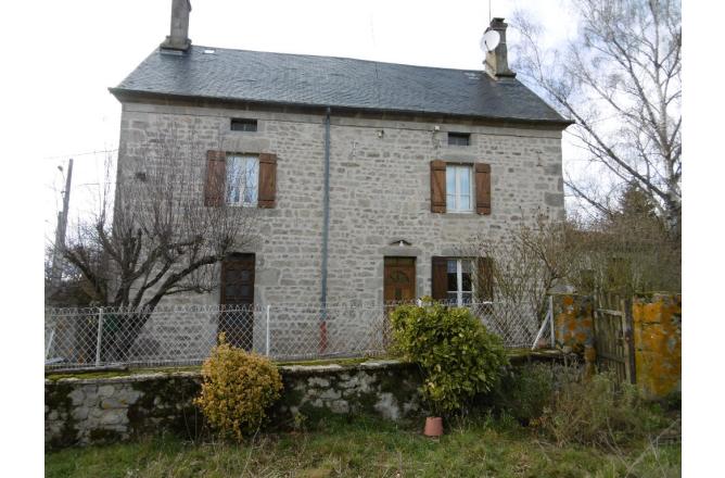 MAISON EN PIERRES ENTRE AUBUSSON ET CHENERAILLES - D