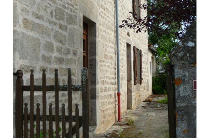 MAISON EN PIERRES ENTRE AUBUSSON ET CHENERAILLES - E