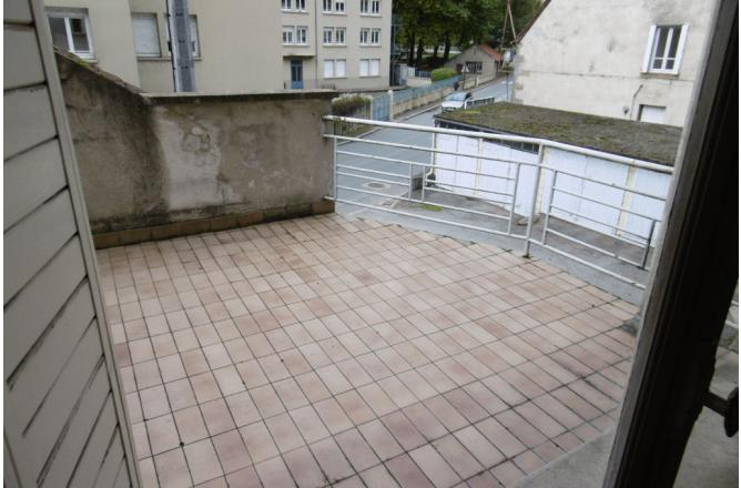 APPARTEMENT PLEIN SUD AVEC TERRASSE, 2 CHAMBRES, - B