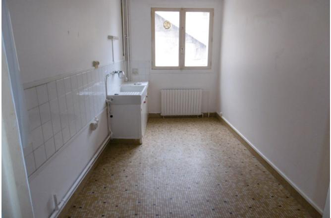 APPARTEMENT PLEIN SUD AVEC TERRASSE, 2 CHAMBRES, - C