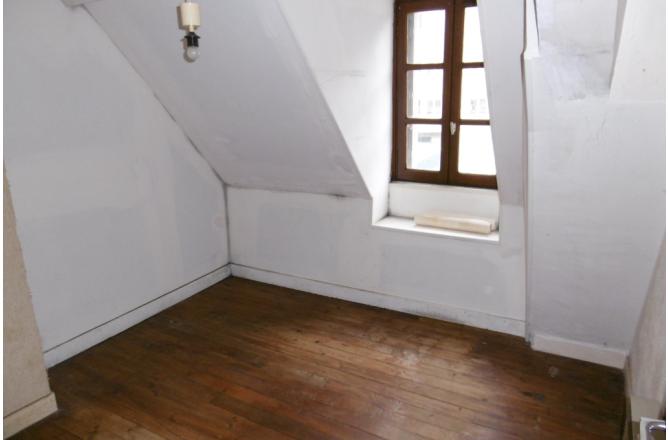 IMMEUBLE VIDE, 3 APPARTEMENTS - F