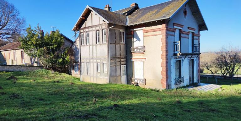 MAISON DE 6 CHAMBRES, GRANDS VOLUMES - A