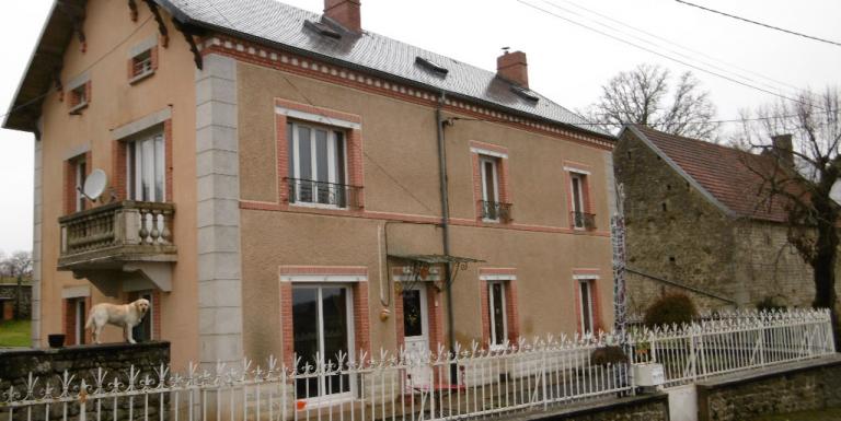 GRANDE MAISON AVEC JARDIN