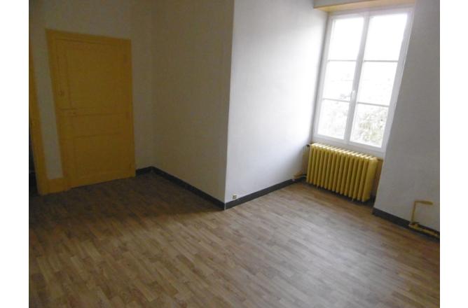 Appartement Aubusson 5 pièce(s) 128 m2 , 4 Chambres . grand jardin - E