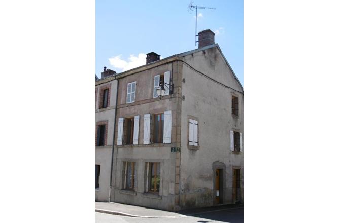 FAIBLE INVESTISSEMENT POUR 3 APPARTEMENTS - A