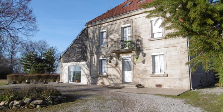 Belle demeure sur parc de 6900 m2, Grand salon 37 m2, 7 Chambres