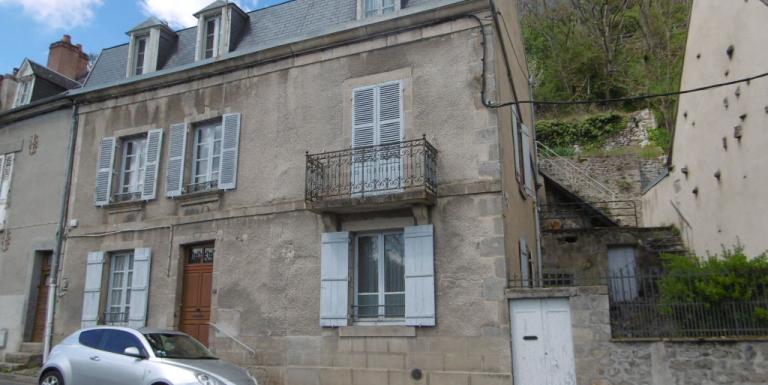 Maison plein sud Centre Ville AUBUSSON, jardin et terrasse