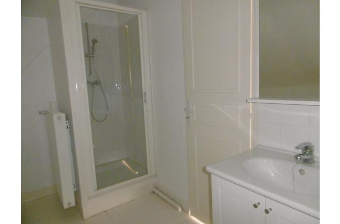 Appartement F2 Très belle vue, proche commerces, chauffage gaz de ville - C