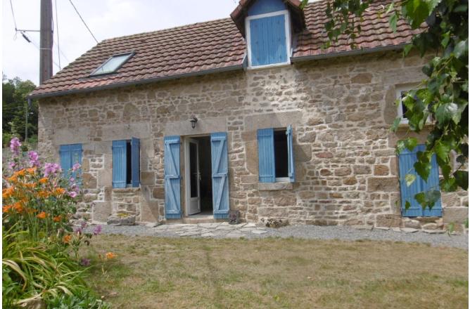 Maison meublée à 15 km d'AUBUSSON, 2 chambres, grand séjour - A