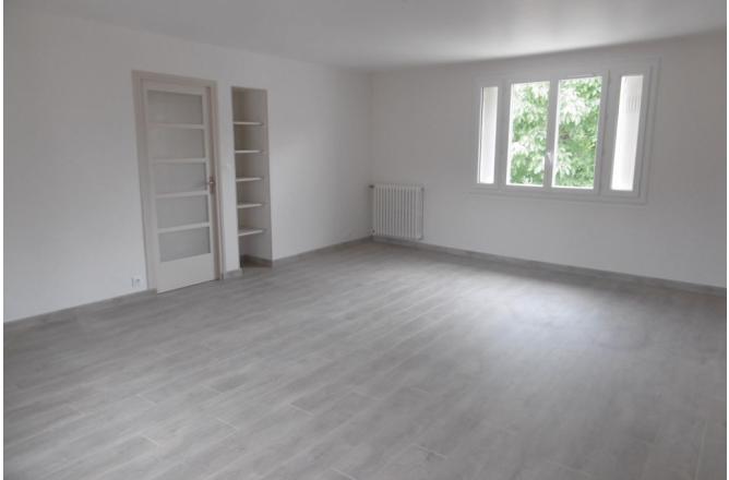 Très bel appartement refait à neuf , 2 chambres, grand séjour .Double vitrage - E