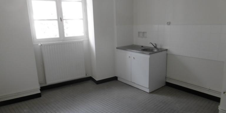 Appartement centre ville, 2 chambres, chauffage gaz de ville , Quartier très calme - B