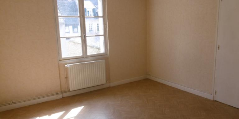 Appartement centre ville, 2 chambres, chauffage gaz de ville , Quartier très calme - E