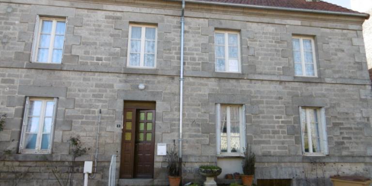 MAISON DE BOURG avec JARDIN