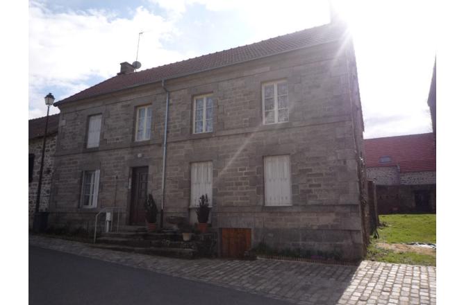 MAISON DE BOURG avec JARDIN - H