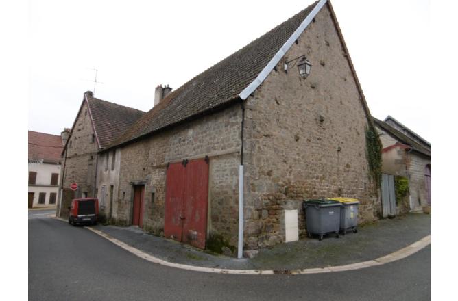 MAISON AVEC COUR ET GRANDE DEPENDANCE - B