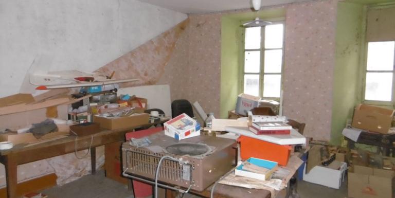 MAISON AVEC COUR ET GRANDE DEPENDANCE - H