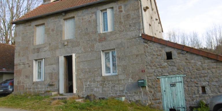 MAISON EN PIERRES DANS PETIT HAMEAU TRES CALME