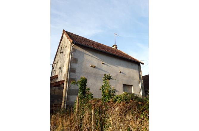 MAISON EN PIERRES DANS PETIT HAMEAU TRES CALME - H