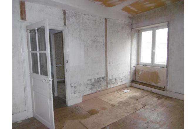 MAISON DIVISEE EN DEUX APPARTEMENTS - G