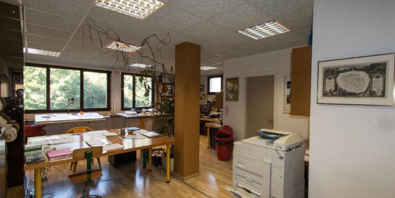 Bureaux en rez de chaussée immeuble à transformer en appartement