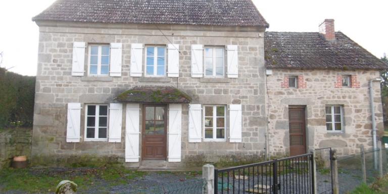 Maison en pierre proche FELLETIN, 3 chambres et dépendance