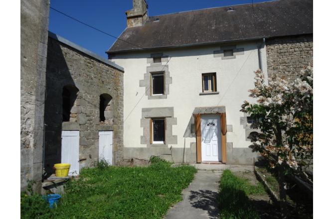 Maison avec petit jardin, dépendance - A