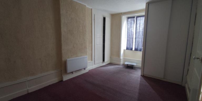Maison de bourg avec jardin 7 pièce(s) 120 m2 - E
