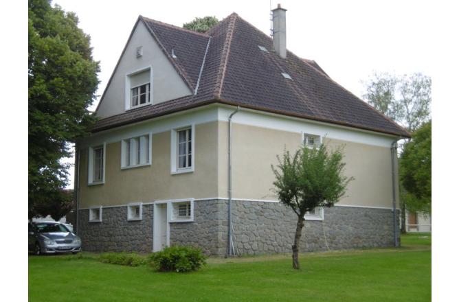 MAISON D ARCHITECTE QUATRE CHAMBRES TRES BEAU TERRAIN. - D