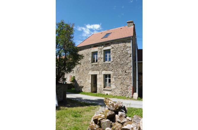 Maison à rénover 60 m2 habitable dans petit hameau - A