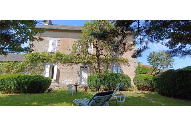 Belle Maison bourgeoise sur parc arboré de 1000m2 secteur Auzances - A
