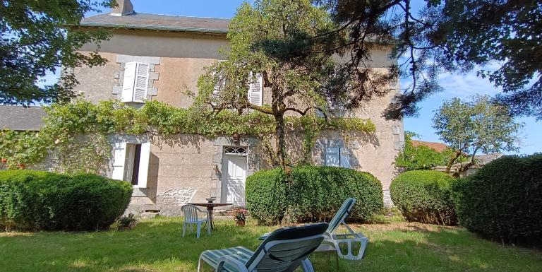 Belle Maison bourgeoise sur parc arboré de 1000m2 secteur Auzances