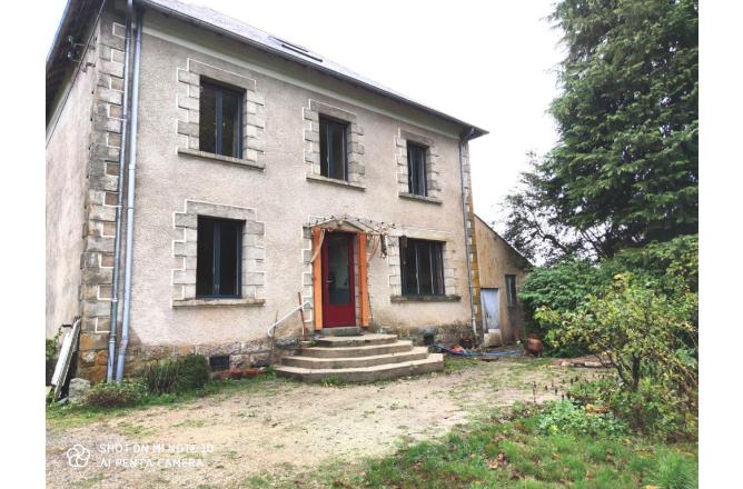 Maison 5 chambres sur parc de 6500 m2 proche Vassivière - A