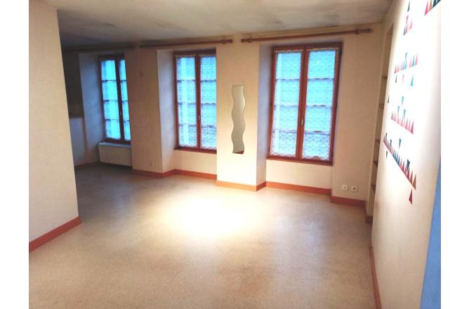 Appartement duplex , 2 chambres, chauffage gaz de ville, Huisseries double vitrage - B