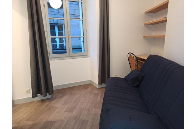 Chambre meublée, huisseries double vitrage, quartier calme en centre ville - A