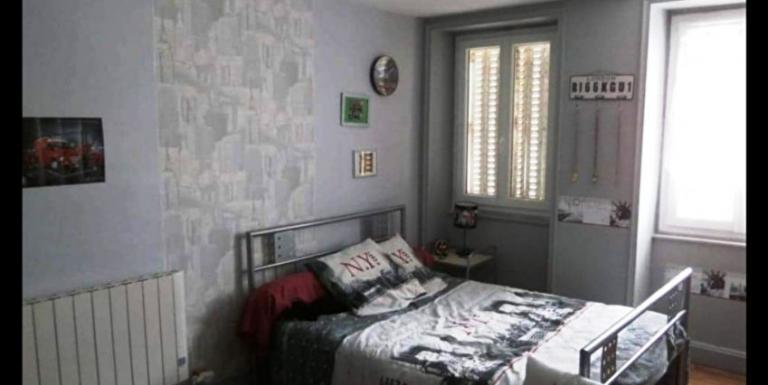 Maison centre ville superfcie habitable 178 m2 4 chambres - E