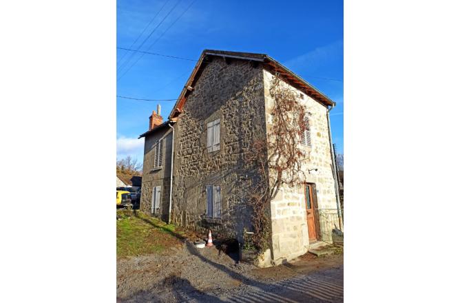 MAISON A RENOVER AVEC PETIT JARDIN - A